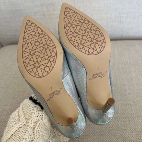 Badgley Mischka Jewel Riley Iridescent High Heels Pumps Size: 6 - Picture 5 of 14